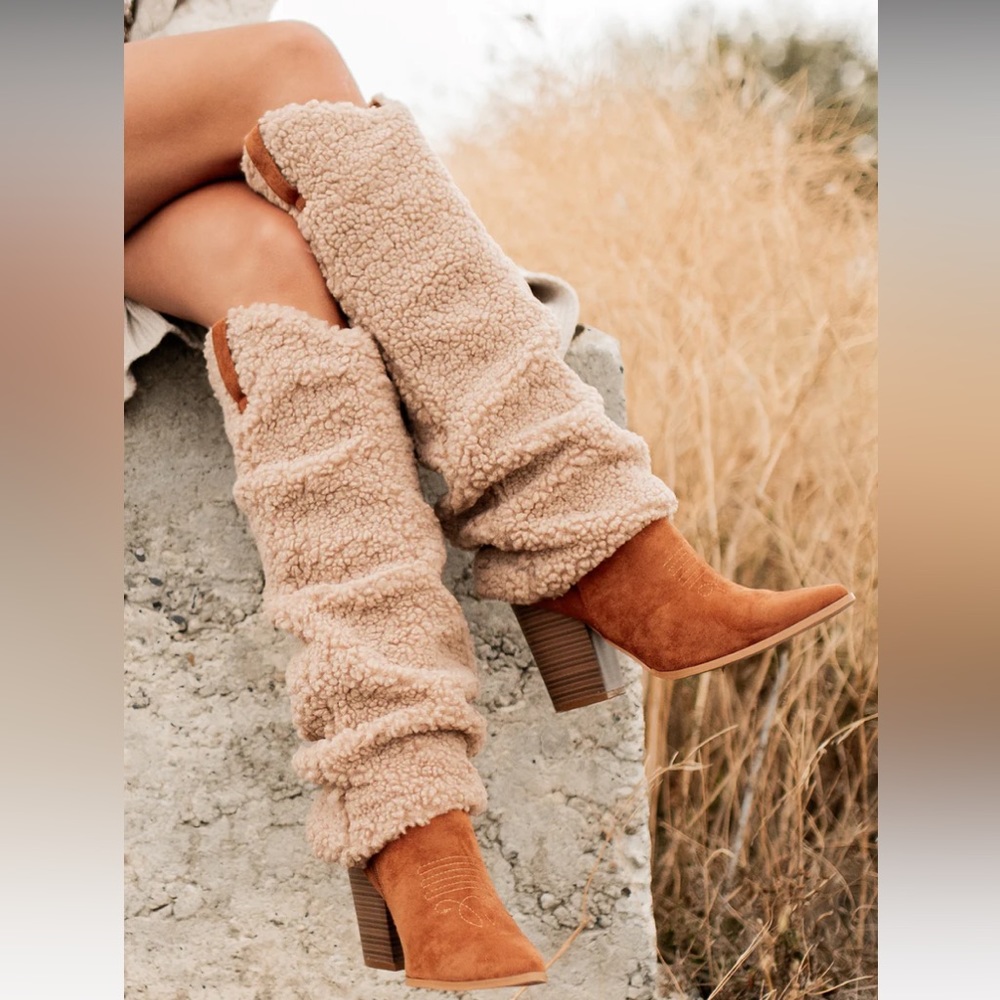 FALL STAPLE! Sherpa Knee High Boots - NIB!